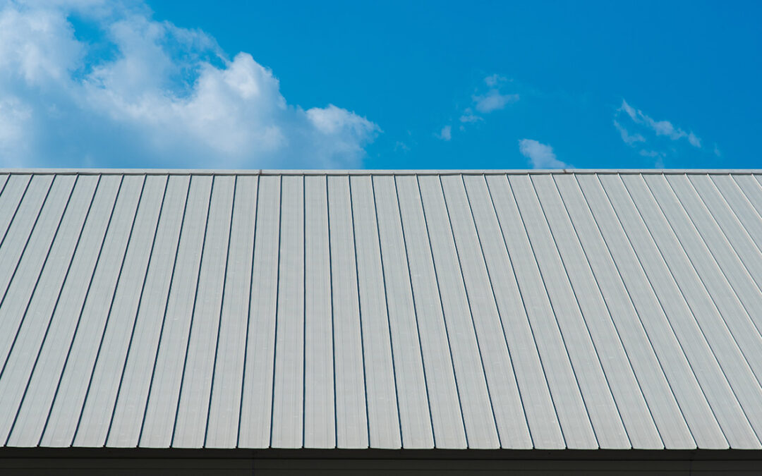 What are the benefits of having a metal roof in Florida?