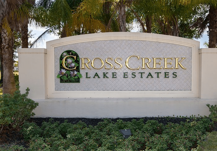 Community highlights for Cross Creek Lake Estates in Sebastian